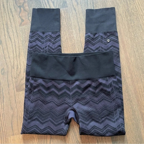 LULULEMON Ebb To Street Pant Chevron Compression Tight size 6 - Picture 1 of 7